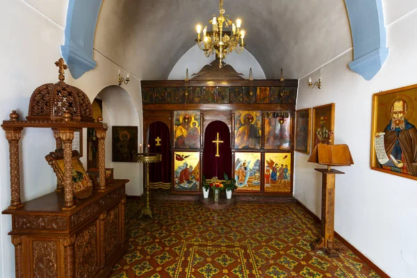 Православная Церковь Свечой Переднем Плане — стоковое фото