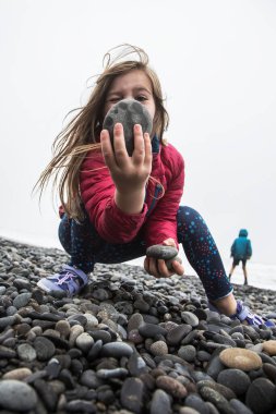 Mükemmel Zıplayan Taş 'ı Bulmak