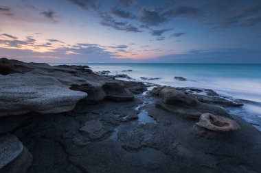 Ierapetra, Girit yakınlarındaki St. Andrew plajında deniz manzarası çekilmiştir..
