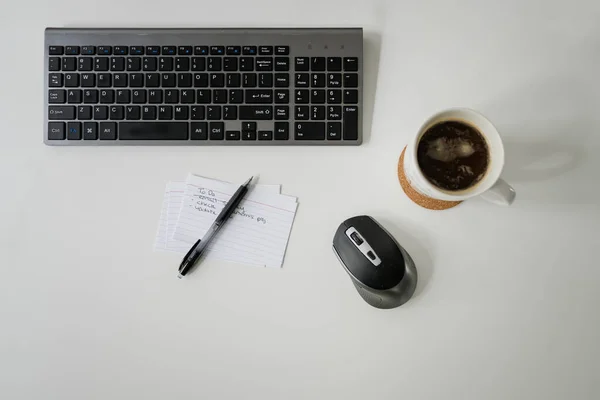 Office Desk Laptop Pen Coffee Cup Mouse Top View — Fotografia de Stock