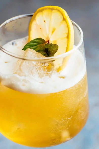 Sommer Alkoholische Cocktails Auf Blauem Hintergrund — Stockfoto