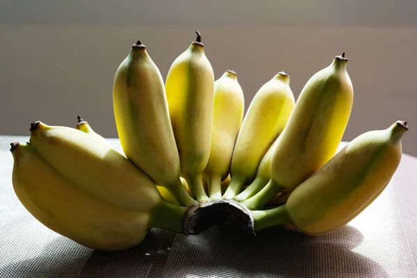 Surowa Organiczna Masa Żółtych Bananów Gotowa Spożycia — Zdjęcie stockowe