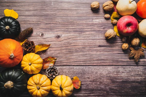 Feliz Día Acción Gracias Con Calabaza Nuez Mesa Madera — Foto de Stock