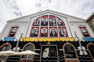 LX Factory, merkez Lizbon, Portekiz 'deki sanat mağazalarının güzel manzarası