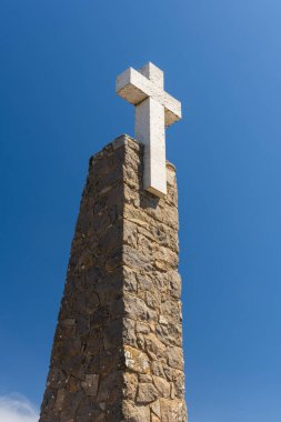 Lizbon, Portekiz yakınlarındaki Cabo da Roca 'daki anıtı görmek için güzel bir manzara.