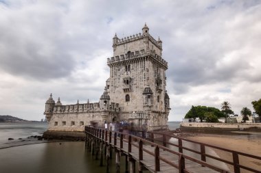 Portekiz, Lizbon 'daki Belem Kulesi' nin eski tarihi binasının güzel manzarası