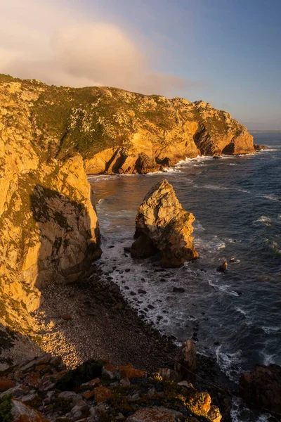 Hermosa Vista Paisaje Acantilados Rocosos Orilla Del Mar Cabo Roca —  Fotos de Stock