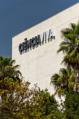 Lizbon, Portekiz 'deki Parque das Nacoes bölgesindeki modern bilim müzesi binasının güzel manzarası