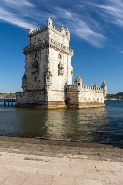 Portekiz, Lizbon 'daki Belem Kulesi' nin eski tarihi binasının güzel manzarası