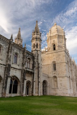 Portekiz, Lizbon şehir merkezindeki tarihi Jeronimos Manastırı 'na güzel bir manzara.
