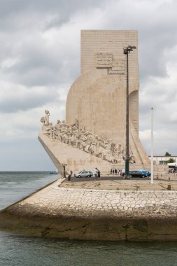 Belem, Lizbon, Portekiz 'deki tarihi Keşifler Anıtı' na güzel bir manzara