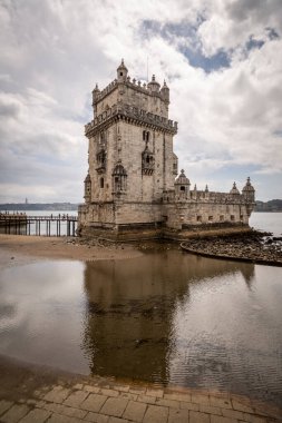 Portekiz, Lizbon 'daki Belem Kulesi' nin eski tarihi binasının güzel manzarası