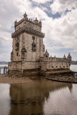 Portekiz, Lizbon 'daki Belem Kulesi' nin eski tarihi binasının güzel manzarası