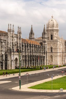 Portekiz, Lizbon şehir merkezindeki tarihi Jeronimos Manastırı 'na güzel bir manzara.
