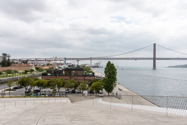 Gyönyörű Kilátás Abril Híd Tejo Folyó Lisszabonban Portugália — Stock Fotó