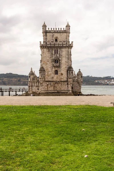 포르투갈 리스본의 타워에 역사적 건물의 아름다운 — 스톡 사진