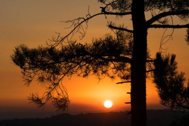 Dağlarda güzel bir gün batımı