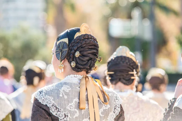 Foto Stock Detalle Peinado Fallera Celebración Típica Valencia Día Soleado —  Fotos de Stock