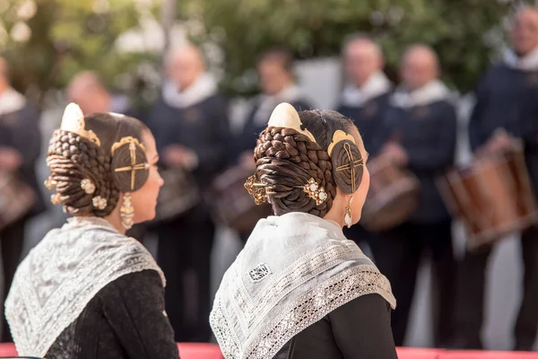 Δύο Αποτυχίες Που Φαίνονται Από Πίσω Μια Δημόσια Πράξη Στη — Φωτογραφία Αρχείου