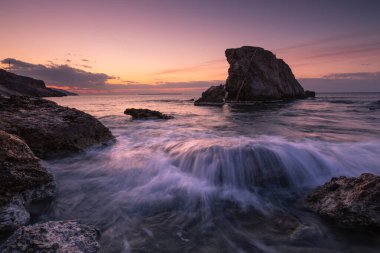 Girit 'in güneyindeki Kalo Nero köyünde deniz yığını.