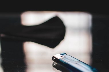 Siyah ekranlı bir cep telefonunu kapat