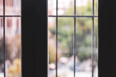 Pencereli ve jaluzili pencere