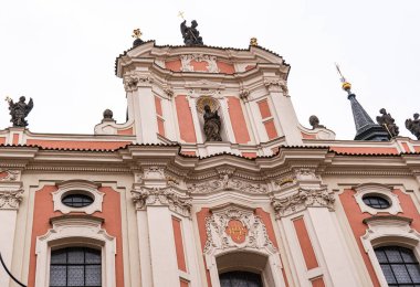 Eski Prag bölgesinde dar bir sokak.