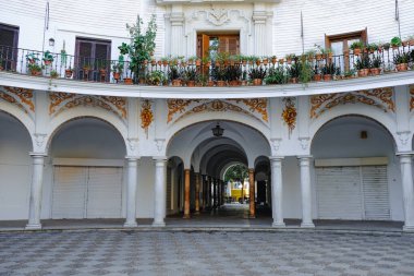 Sevilha 'daki eski bir tipik binanın detayları.