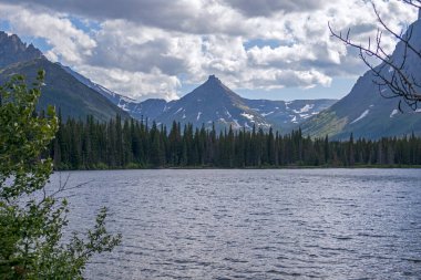 Buzul Ulusal Parkı 'nda İki Tıp Gölü