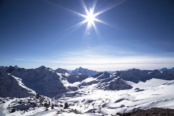 Kuzey Kafkasya'daki Elbrus Dağı
