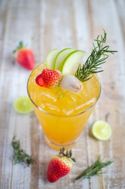 Lychee ile soyunma meyve çayları