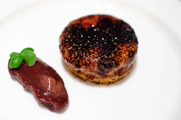 Foie gras cuit isolé sur blanc — Photo