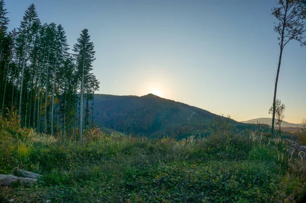 Karpat Dağları'nda Günbatımı kontrast