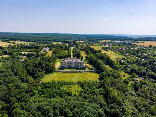   Batı Ukrayna'da Pidhirtsi kalesi. En güzel kalelerden biri