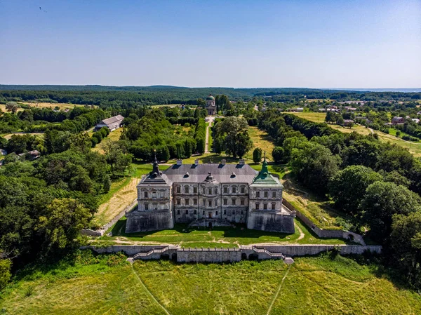   Batı Ukrayna'da Pidhirtsi kalesi. En güzel kalelerden biri