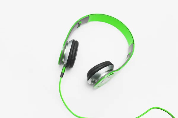 Auriculares Verdes Sobre Fondo Blanco Aislado Horizontal — Foto de Stock