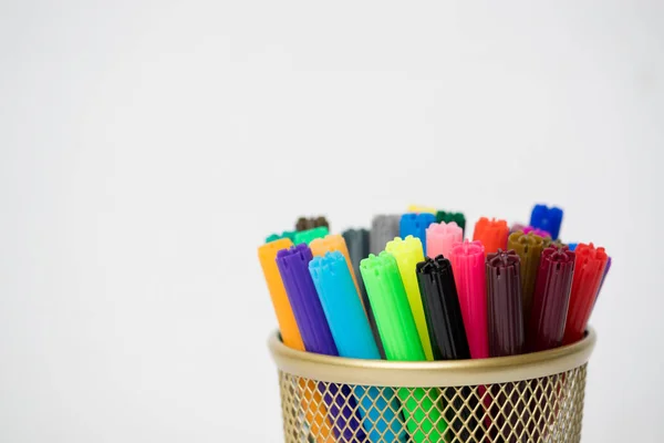 Marqueurs Colorés Dans Étui Crayons Sur Isolat Fond Blanc — Photo