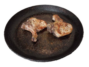     bir tavada kızartılmış et 