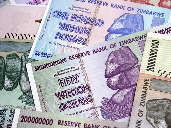 Banknoty Stanu Zimbabwe Dużych Nominałów Inflacji 2008 — Zdjęcie stockowe