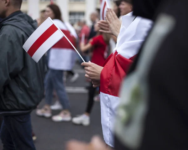 Minsk Belarus 2020 Revolución Belarus Manifestantes Pacíficos Con Banderas Carteles — Foto de Stock