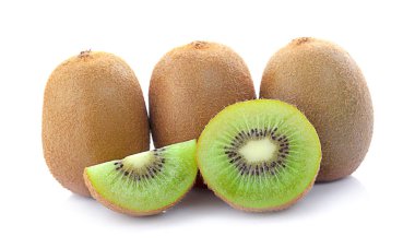 Beyaz arka plan üzerinde izole olgun meyve kivi