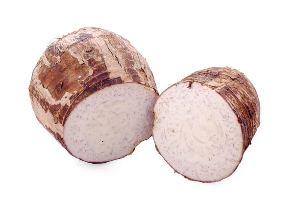 Taro, beyaz arka planda izole edilmiş taro dilimi.