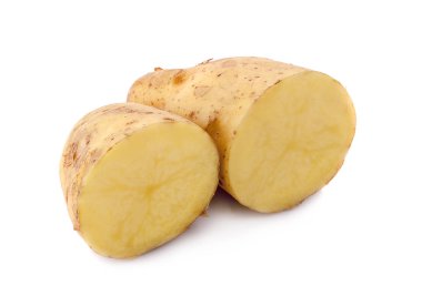 beyaz zemin üzerine dilimlenmiş patato