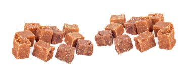 Palm şeker veya Jaggery beyaz arka plan üzerinde
