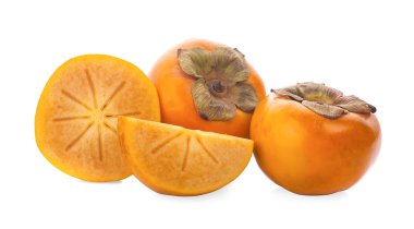 Beyaz arka planda izole edilmiş taze olgun hurma ağaçları.