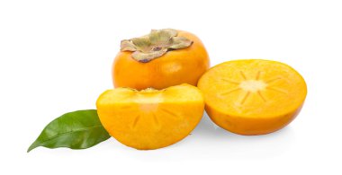 Beyaz arka planda izole edilmiş taze olgun hurma ağaçları.