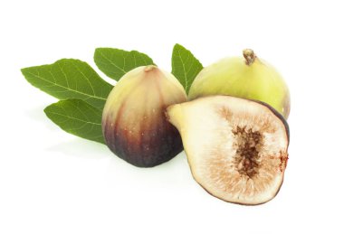 Beyaz arkaplanda incir izole edildi.