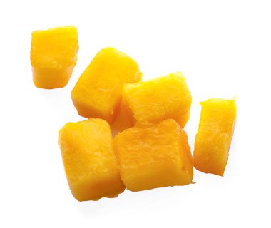 Mango küplü ve dilimli mango meyvesi.