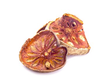 Bael beyaz arka plan üzerinde izole meyve Kuru