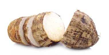 Taro beyaz arkaplanda izole edildi